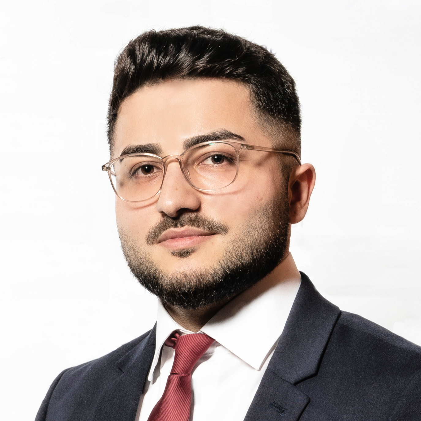 Aram Abdullah im Anzug